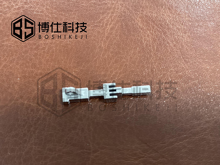 塑料注射成型的灵活性和金属部件的高强度特性